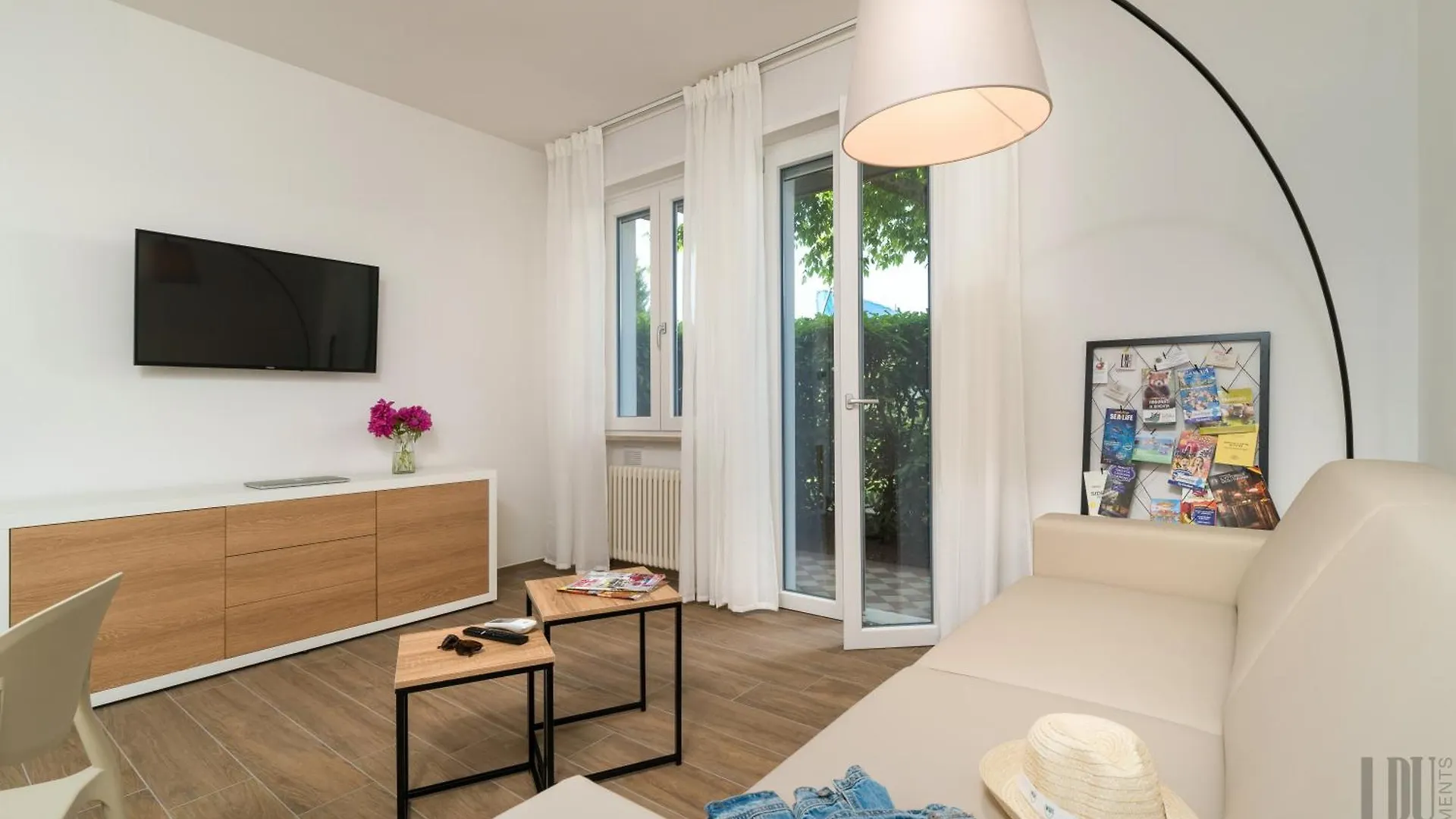 Belle Maison - Du Lac Apartments Sirmione 0*,  Itália